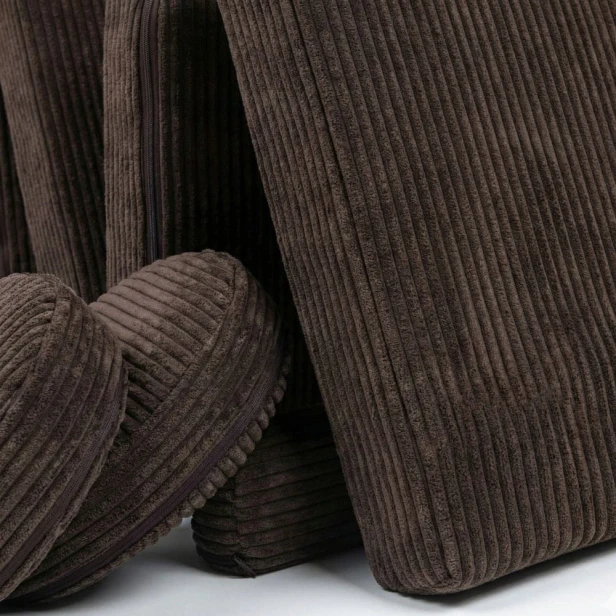 Zbliżenie na materiał sztruks brązowy tkanina