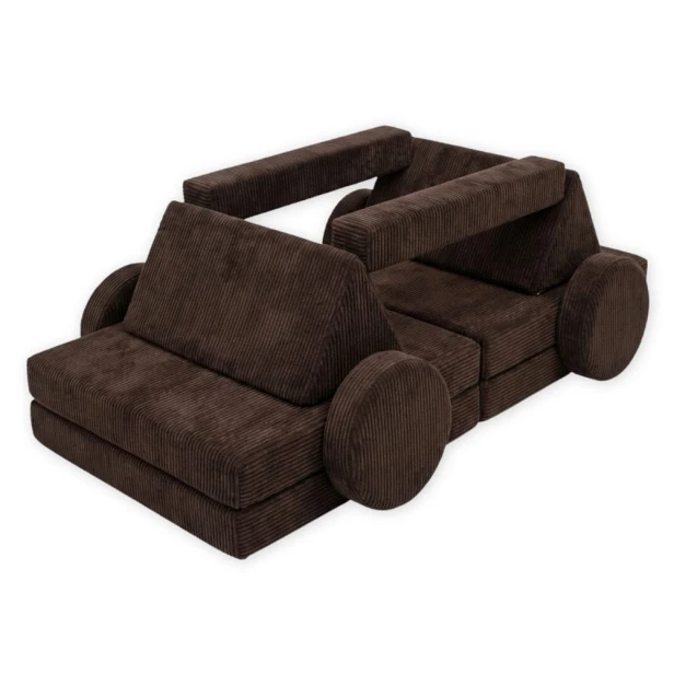 Kreatywna konstrukcja z pianki sofa czekoladowa